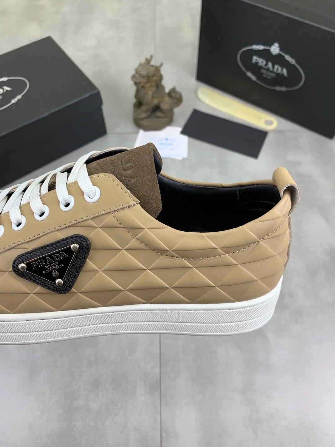 Men's Men's Shoes💰P420💰[New Style] The latest classic model of high-quality PRADA breathable and comfortable men's shoes has been launched on the official website, 1:1 replica, synchronized in Hong Kong, and on the same catwalk; all made of calfskin with breathable mesh fabric ➕Imported soft Soft and comfortable sheepskin lining, 🍡🍡original rubber outsole is non-slip and wear-resistant; comfortable to wear, attractive style, fine workmanship, and simple and neat shoe last, showing a man's courage and toughness, 👍Size: 39-44 2️⃣Color🉑️Choose